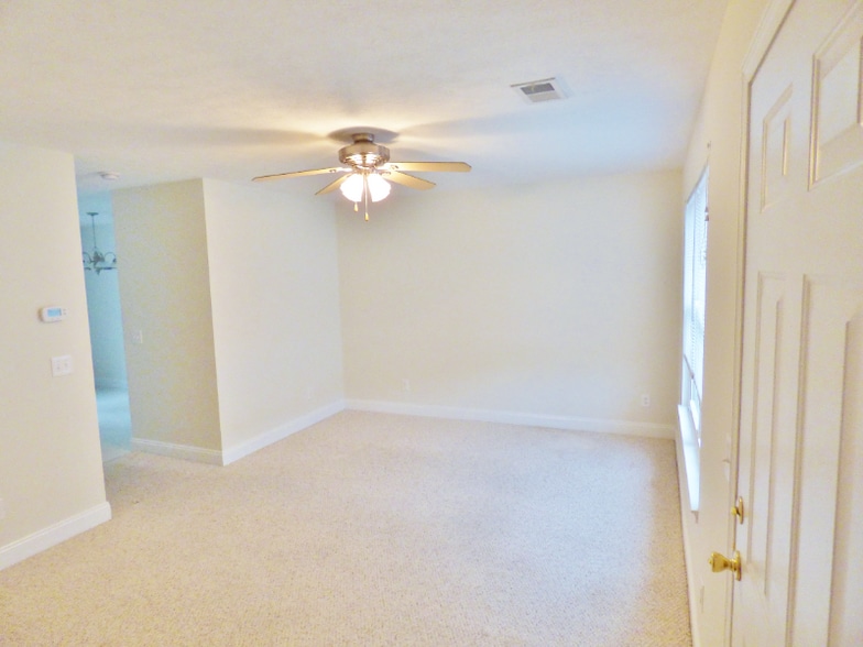 Building Photo - 103 12th St