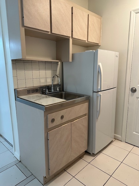Kitchenette - 230 SW 51st Ave