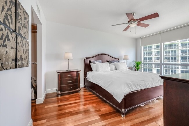 Building Photo - 1750 N Bayshore Dr