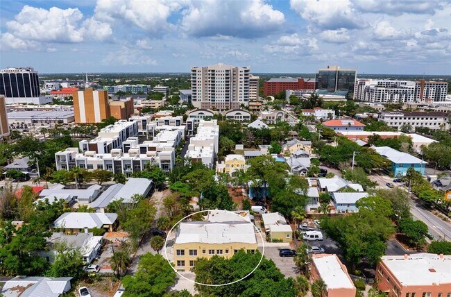 Building Photo - 325 Ohio Pl