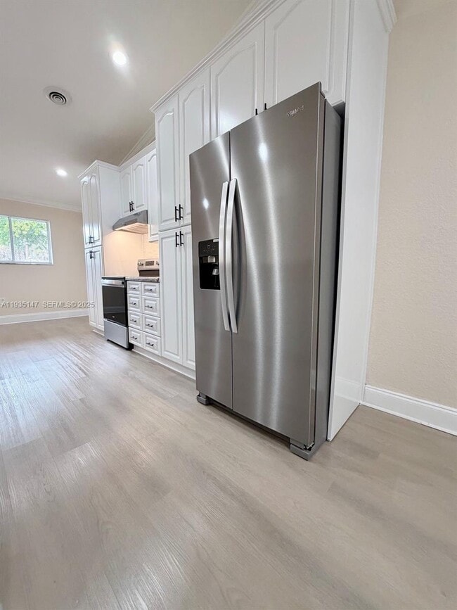 Building Photo - 10722 La Placida Dr