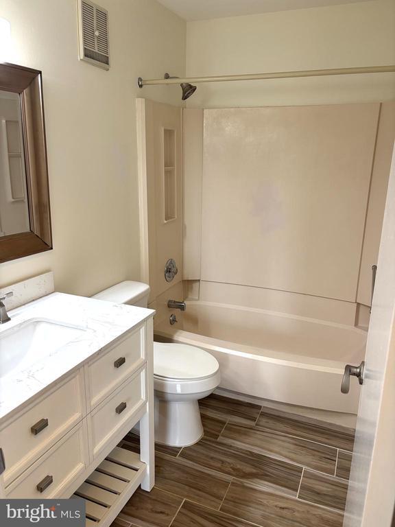 Building Photo - 1812 Hickory Cir