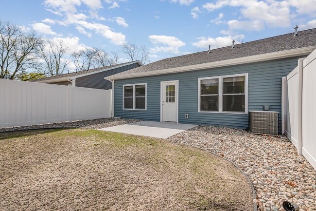 Building Photo - Newly Built 3-bedroom 2 bath Duplex $2200/...