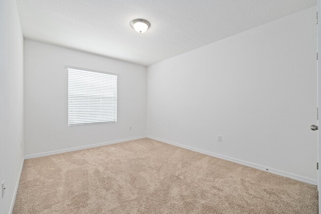 Building Photo - "Available Now !!Gated community in Seven Oak 3-Bedroom Townhouse with Granite Countertops in Wes...