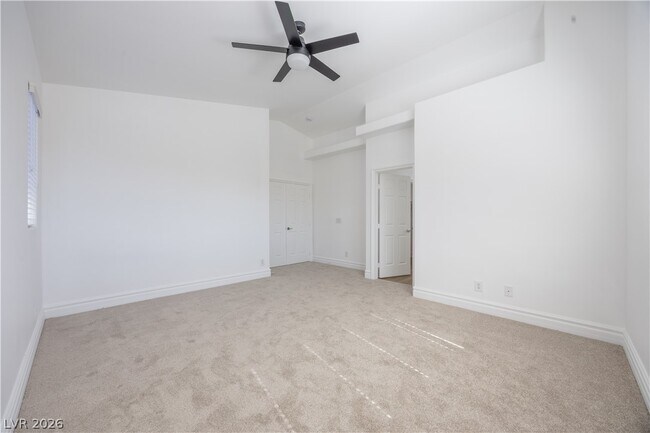 Building Photo - 212 Fairway Woods Dr