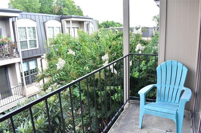 Building Photo - 2425 Underwood St