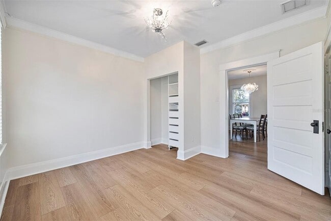 Building Photo - 5709 N Suwanee Ave