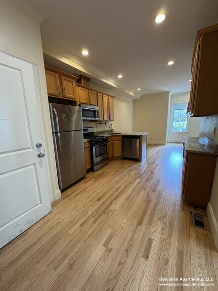 Building Photo - 25 Lothrop St