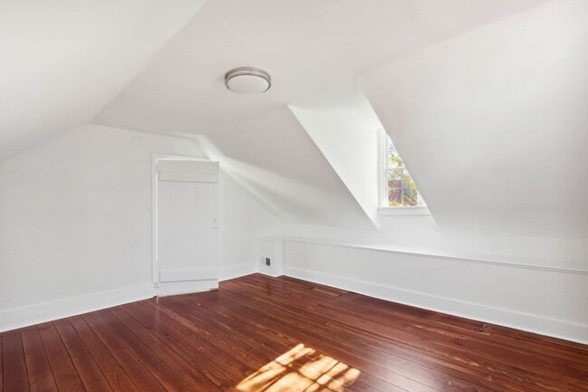 Building Photo - 89 Alexander St