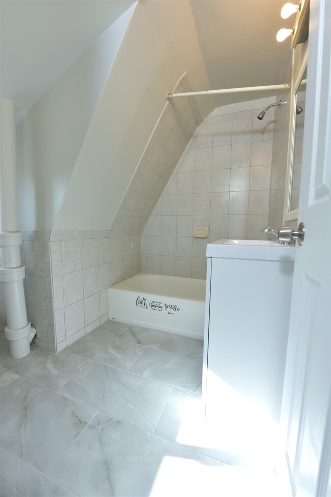 Building Photo - 173 Watson Ave