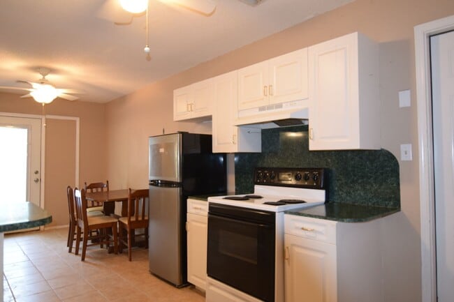 Building Photo - 2307 Onyx Cir