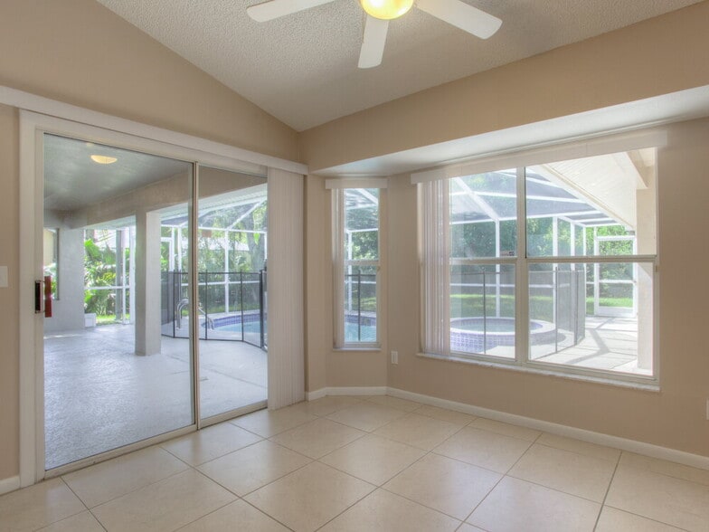 Building Photo - 1484 E Lake Woodlands Pkwy