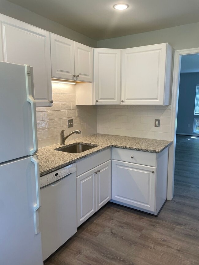Building Photo - End unit townhome in Annapolis!