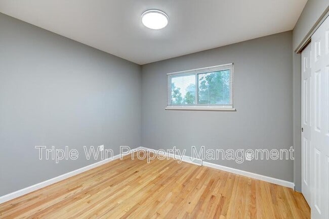 Building Photo - 1225 Thrush Ln