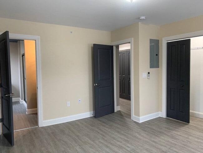 Building Photo - 29 Elk St