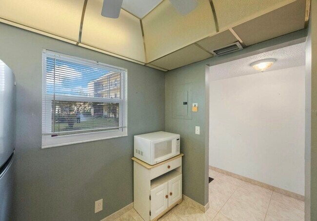 Building Photo - 11485 Oakhurst Rd