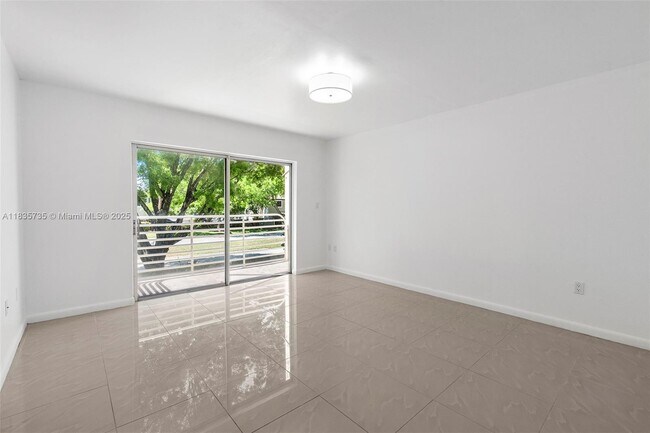 Building Photo - 10350 SW 154th Cir Ct