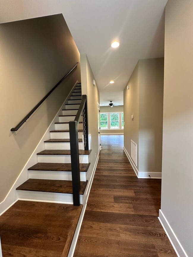 Building Photo - Beautiful new townhouse located in the new...