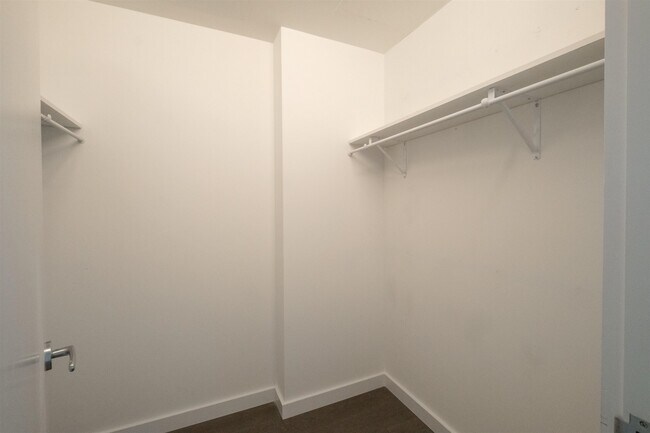 Building Photo - 320 Adolphus Ave