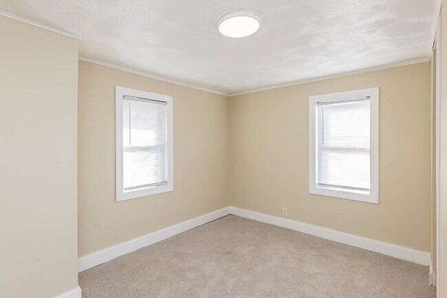 Building Photo - 2-Bedroom Home with Flexible Bonus Room Near Downtown Columbus