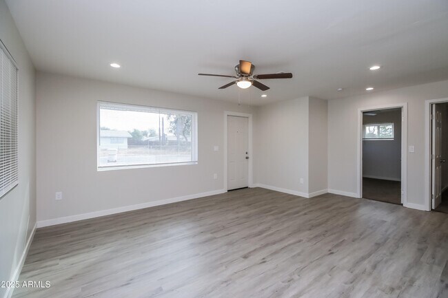 Building Photo - 410 N 97th St