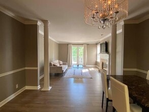 Building Photo - 3188 Hillsboro Pike