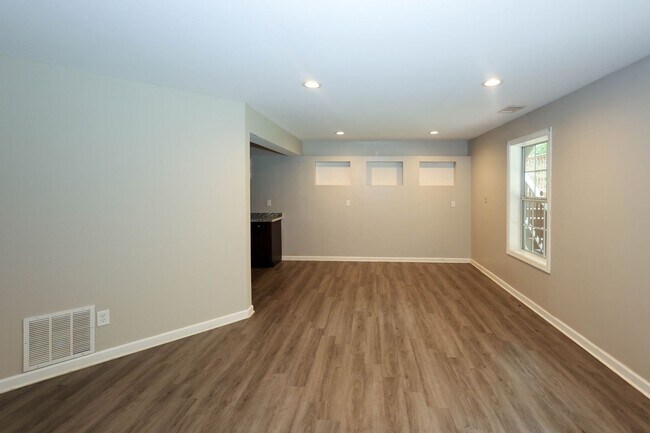 Building Photo - 2895 Haynes Club Cir SW