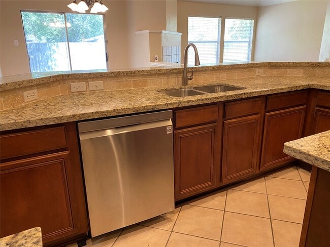 Building Photo - 4401 Egret Dr