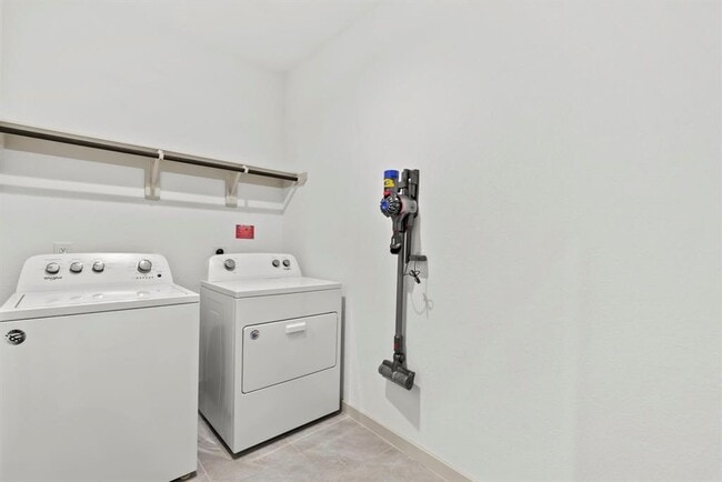 Building Photo - 29627 Ella Larchmont Ct