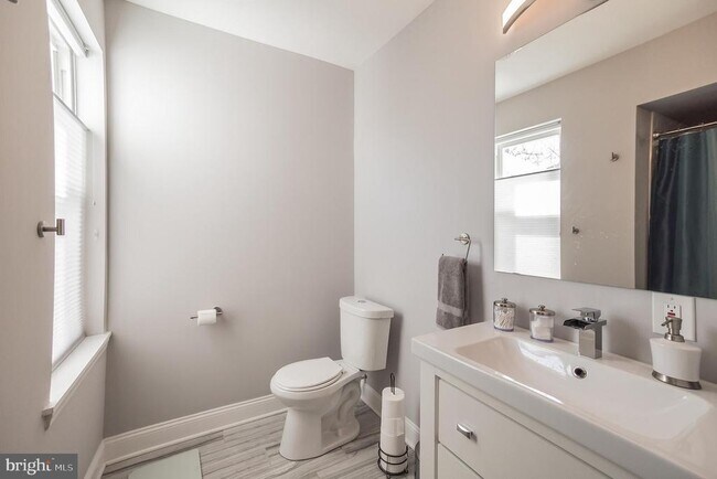 Building Photo - 1131 S 23rd St