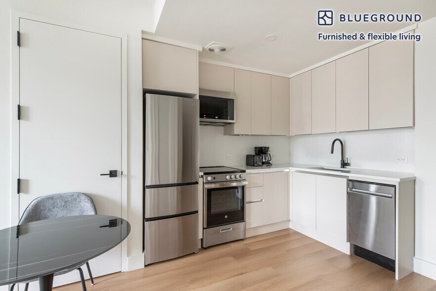 Building Photo - 130 Hope St