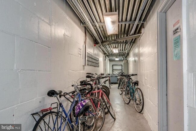 Building Photo - 1010 25th St NW