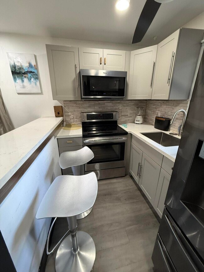 Building Photo - 168 NW 53rd St