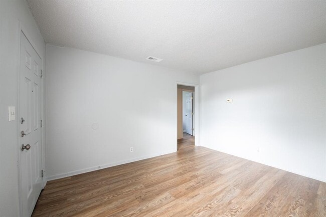 Building Photo - 5900 Glen Meadow Dr