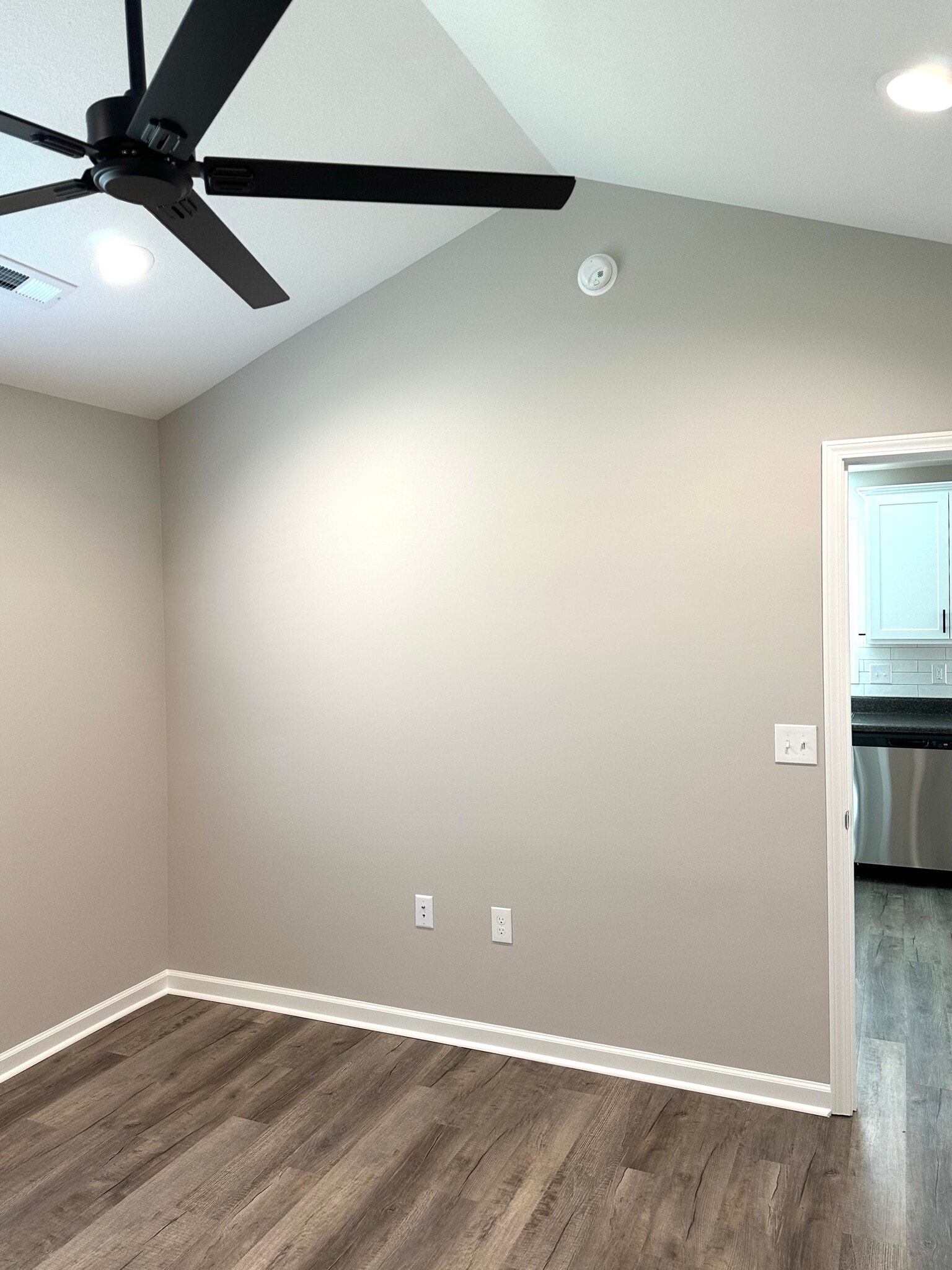 Easy access to kitchen - 2217 Kenwood Blvd SE