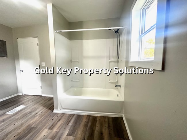 Building Photo - COMING SOON!! Updated 2BR / 1BR Single Fam...