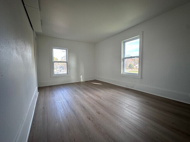 Building Photo - 303 Weston Ave