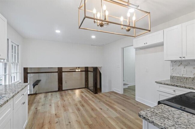 Building Photo - 1129 Pinehurst Rd