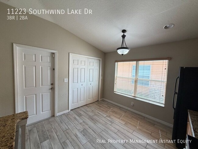 Building Photo - 11223 Southwind Lake Dr
