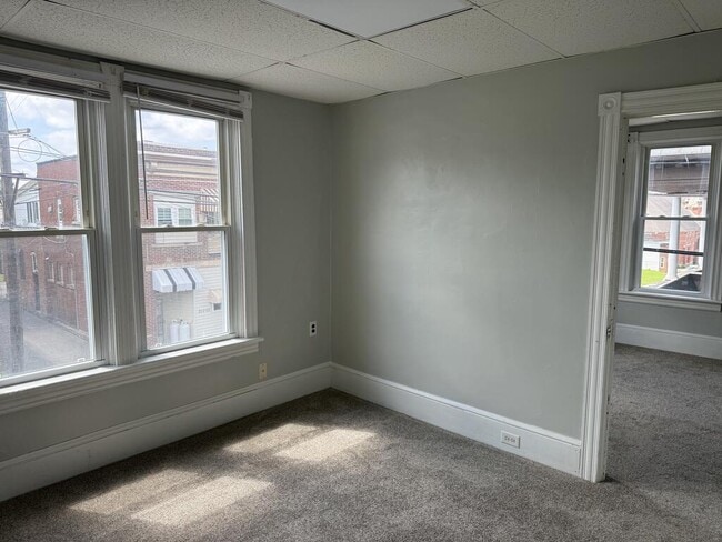 Building Photo - 308 4th St