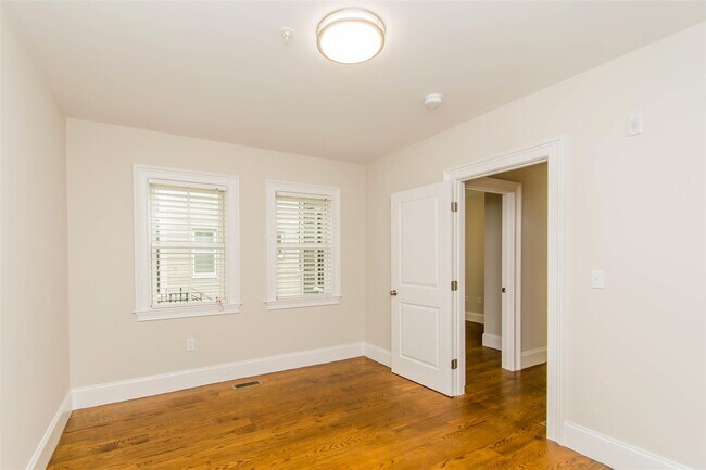 Building Photo - 131 Columbia St