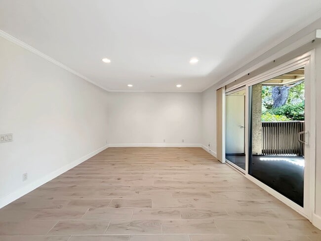 Building Photo - SD: Bright 2BD/2BA Ground-Floor Condo in La Jolla with Covered Patio, Pool & Reserved Parking