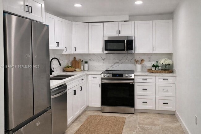 Building Photo - 500 Bayview Dr