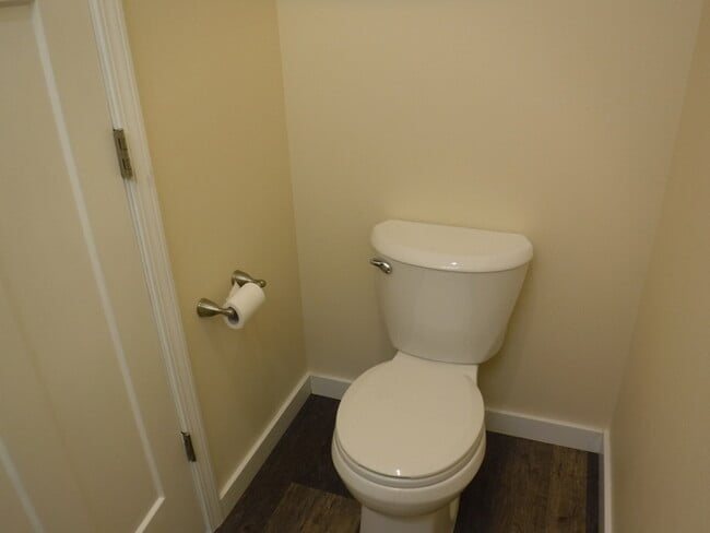 Building Photo - Newer side by side duplex