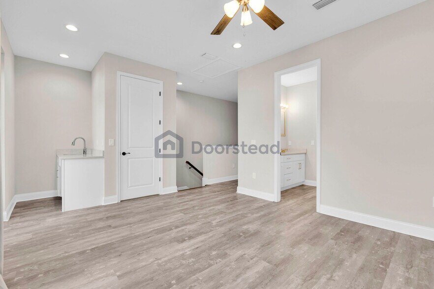 Building Photo - 4114 N Nebraska Ave