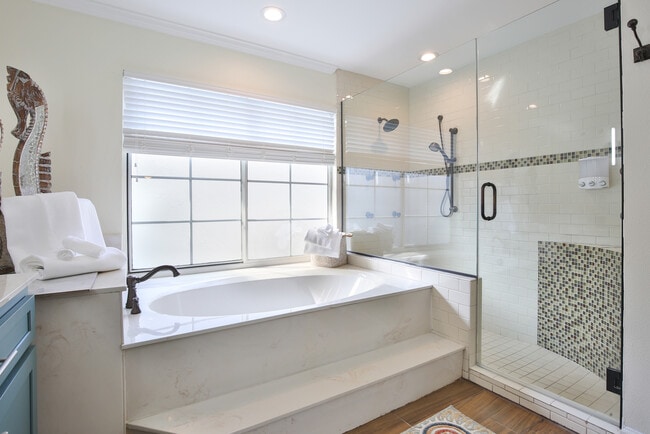 Building Photo - 927 80th St NW