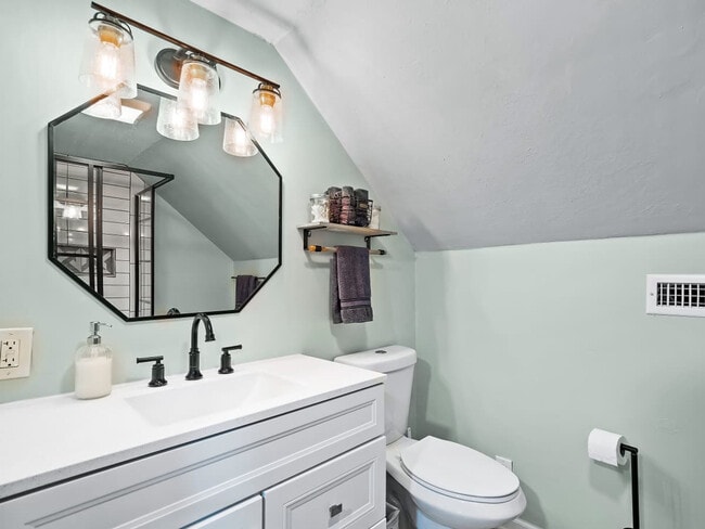 Building Photo - 6771 Greenleaf Ave