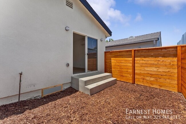 Building Photo - 19433 Valerio St