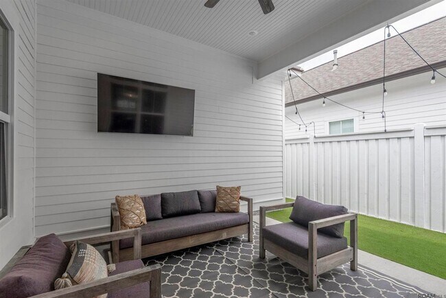 Building Photo - 3 Bedroom House in Rouzan | Community Pool