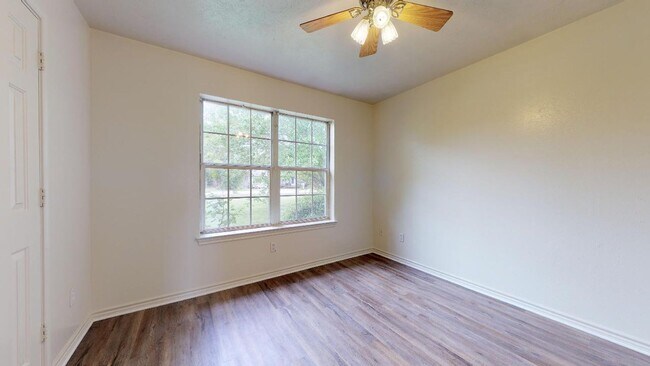 Building Photo - 3613 Elaine Dr